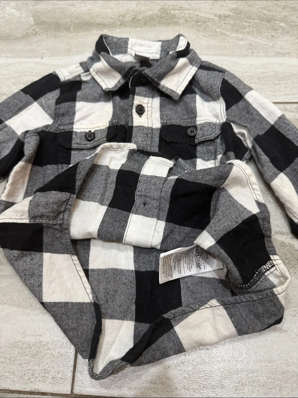 Old Navy Black & White Buffalo Plaid Button-Up Shirt